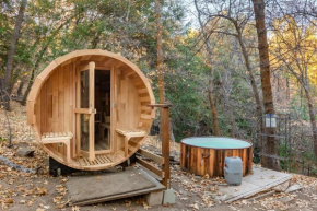 Legacy Hideaway by AvantStay Deck Hot Tub
